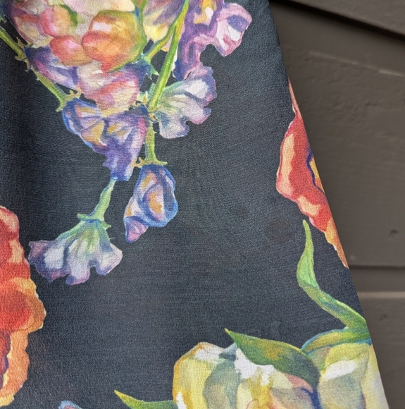 Strathcona Weekend Leisure 100% Silk Shorts Size Small Dark Floral - Picture 3 of 8